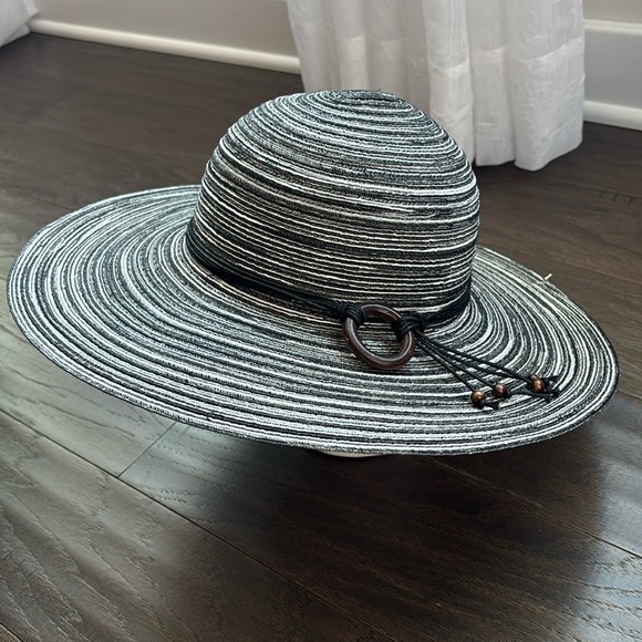Milani UPF50+ Sun Protection 4,5” brim hat,metallic stripe,adjustable headband - Picture 1 of 12